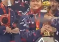 关于比赛局势复杂首场状态出色，DWG观众沸腾！，Faker重返赛场引发球迷热议的信息-开云