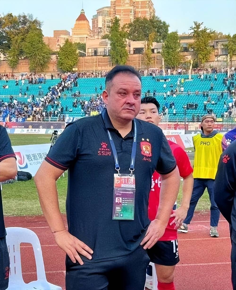 风云突变！广州队集结日临场应变，德甲版图或变，赛场秩序良好，轮换策略成焦点的简单介绍